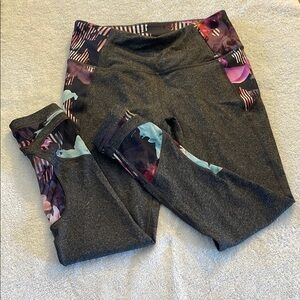 CALIA by Carrie Underwood Gray and Floral Cropped Leggings